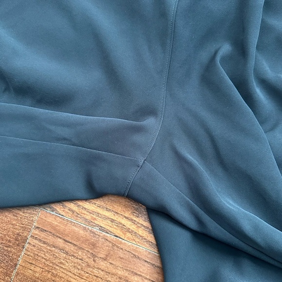 Lululemon Relaxed Mid-Rise Cargo Pant - Picture 8 of 10